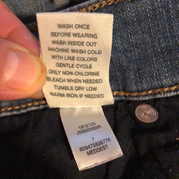 Mudd, stretch denim jean shorts w/destruction & cuffed btm - junior size 7 - Picture 5 of 11